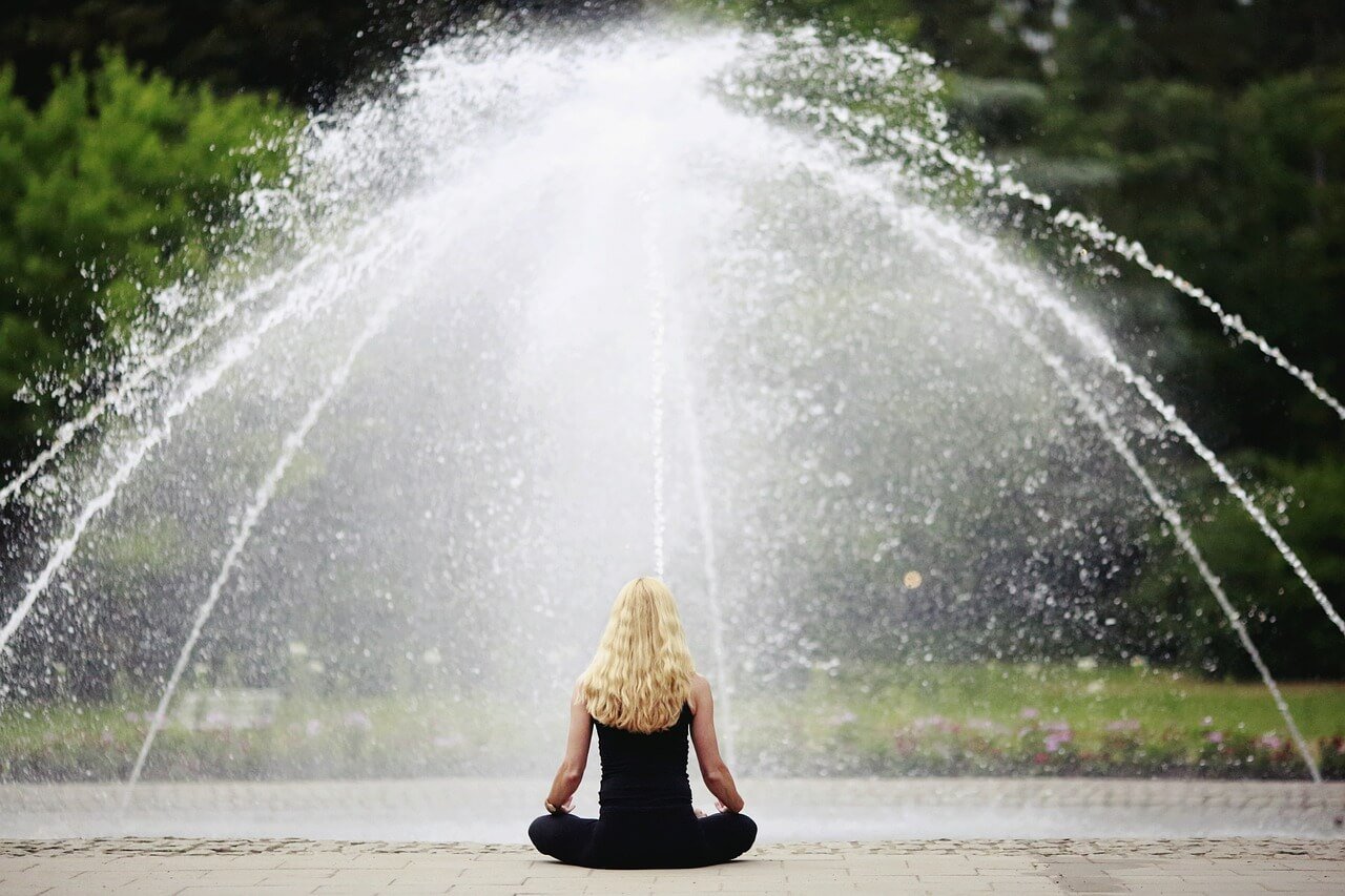 prática de exercícios de respiração Mindfulness pode ser uma ferramenta poderosa para ajudar a acalmar a mente, reduzir o estresse e aumentar a clareza mental.