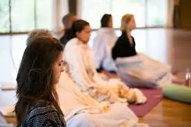 Além do Véu da Realidade: Uma Viagem Transcendente pela Jornada da Meditação